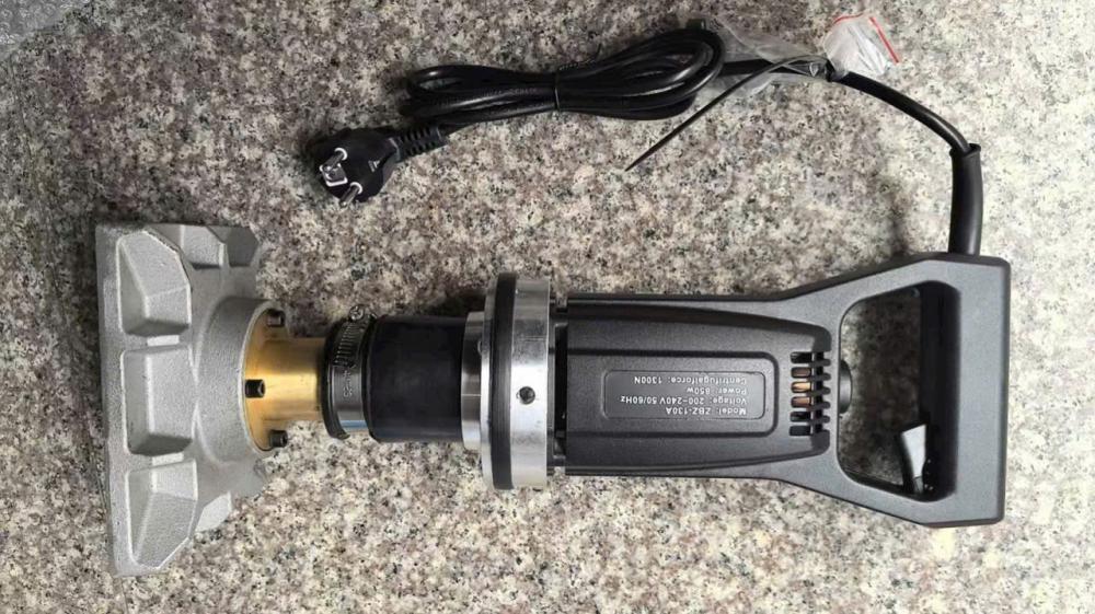 Đầm rung cột cầm tay chạy điện