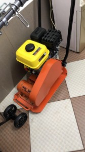 Máy đầm bàn Yukato BS210