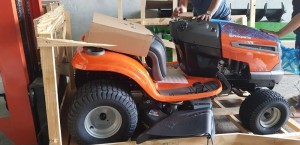 Máy cắt cỏ ngồi lái HUSQVARNA TS 114