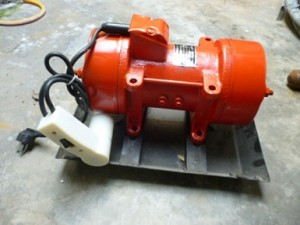 Đầm  bàn 1,1kw- 220V có cả bàn