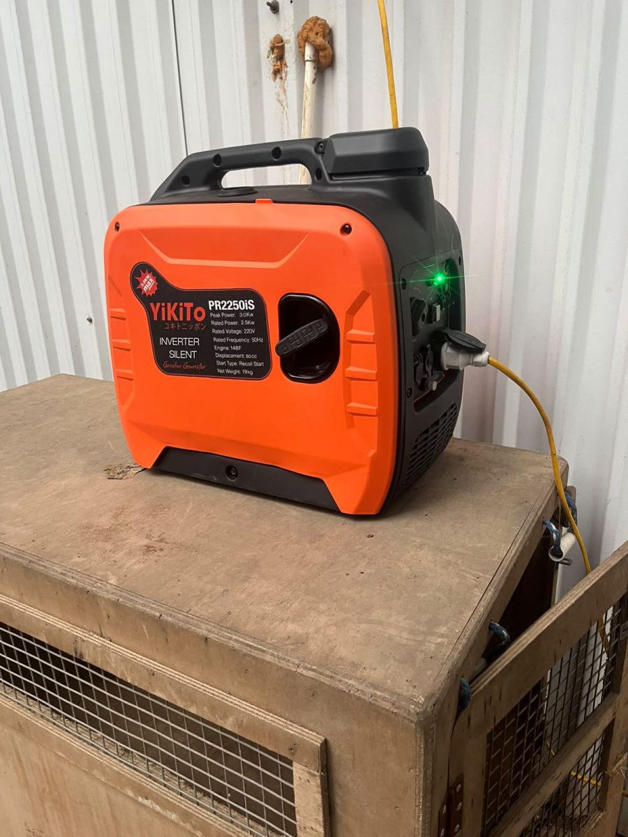 Máy phát điện xách tay PR2250 IS